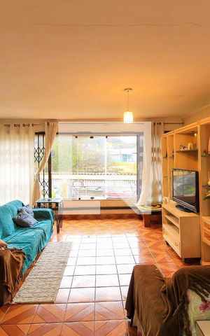Casa à venda com 430m², 5 quartos e 5 vagas Casa à venda com 430m², 5 quartos e 5 vagasSala
