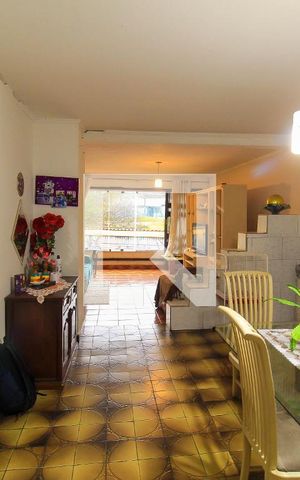 Casa à venda com 430m², 5 quartos e 5 vagas Casa à venda com 430m², 5 quartos e 5 vagasSala