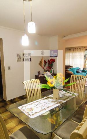 Casa à venda com 430m², 5 quartos e 5 vagas Casa à venda com 430m², 5 quartos e 5 vagasSala