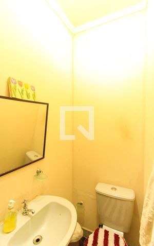 Casa à venda com 430m², 5 quartos e 5 vagas Casa à venda com 430m², 5 quartos e 5 vagasBanheiro 2