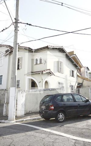 Casa à venda com 200m², 3 quartos e 3 vagasFachada