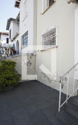 Casa à venda com 200m², 3 quartos e 3 vagasFrente