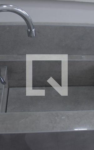 Apartamento para alugar com 41m², 2 quartos e sem vagaBanheiro do corredor