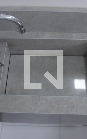 Apartamento para alugar com 41m², 2 quartos e sem vagaBanheiro do corredor