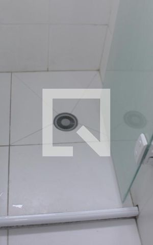 Apartamento para alugar com 41m², 2 quartos e sem vagaBanheiro do corredor