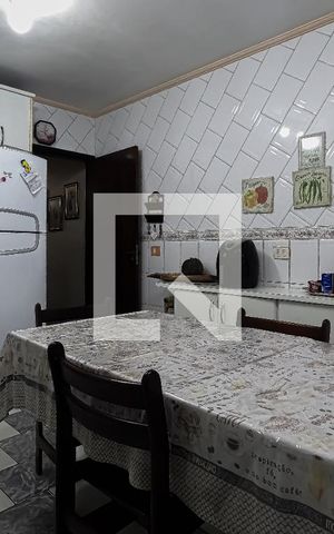 Casa à venda com 190m², 3 quartos e 3 vagas Casa à venda com 190m², 3 quartos e 3 vagasCozinha