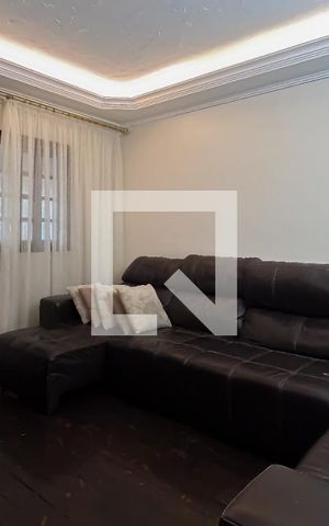 Casa à venda com 190m², 3 quartos e 3 vagas Casa à venda com 190m², 3 quartos e 3 vagasSala