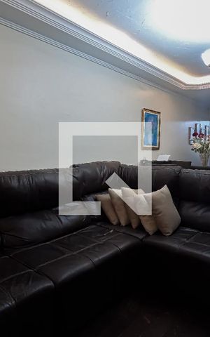 Casa à venda com 190m², 3 quartos e 3 vagas Casa à venda com 190m², 3 quartos e 3 vagasSala