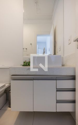 Casa à venda com 800m², 4 quartos e 6 vagasBanheiro da Suíte 2