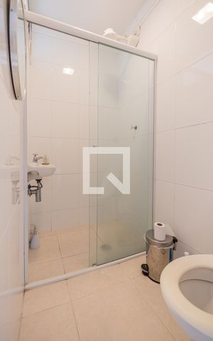 Casa à venda com 800m², 4 quartos e 6 vagasÁrea de Serviço - Banheiro