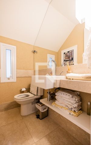 Casa à venda com 800m², 4 quartos e 6 vagasLavabo