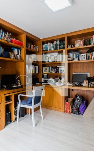 Casa à venda com 800m², 4 quartos e 6 vagasEscritório da Suíte 1