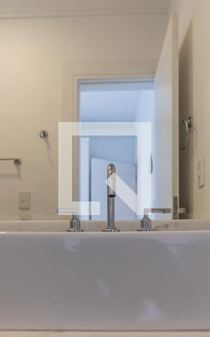 Casa à venda com 800m², 4 quartos e 6 vagasBanheiro da Suíte 2