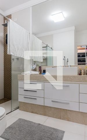 Casa à venda com 800m², 4 quartos e 6 vagasBanheiro da Suíte 1