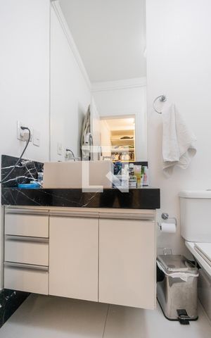 Casa à venda com 800m², 4 quartos e 6 vagasBanheiro 2 da Suíte 1