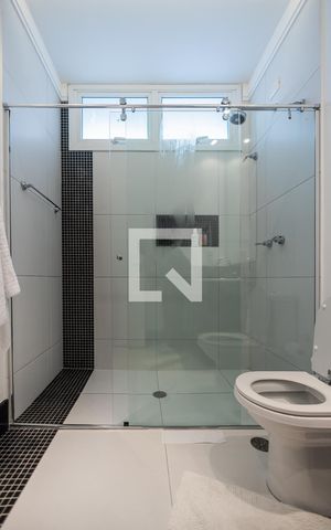Casa à venda com 800m², 4 quartos e 6 vagasBanheiro da Suíte 4