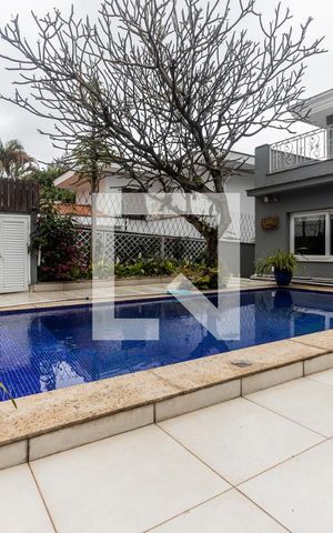 Casa à venda com 800m², 4 quartos e 6 vagasPiscina