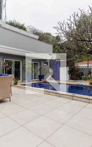 Casa à venda com 800m², 4 quartos e 6 vagasPiscina