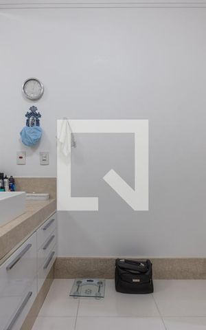 Casa à venda com 800m², 4 quartos e 6 vagasBanheiro da Suíte 1