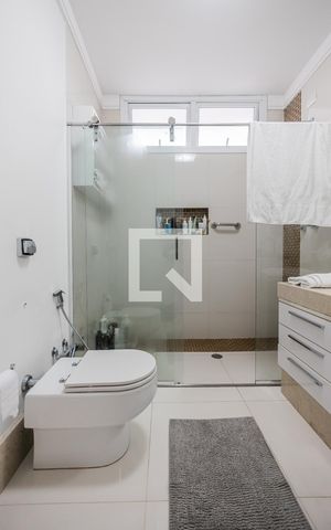 Casa à venda com 800m², 4 quartos e 6 vagasBanheiro da Suíte 1