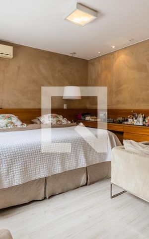Casa à venda com 800m², 4 quartos e 6 vagasSuíte 1