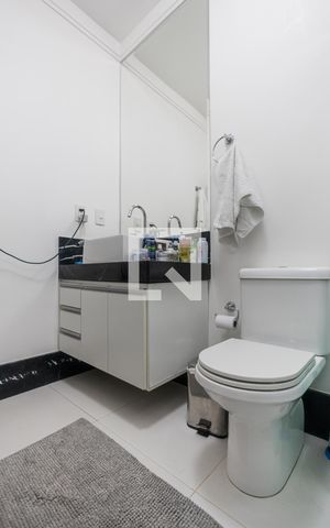 Casa à venda com 800m², 4 quartos e 6 vagasBanheiro 2 da Suíte 1