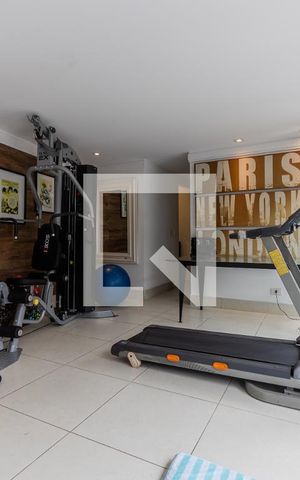 Casa à venda com 800m², 4 quartos e 6 vagasÁrea comum - Academia