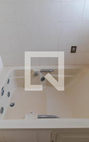 Casa à venda com 432m², 4 quartos e 4 vagas Casa à venda com 432m², 4 quartos e 4 vagasBanheiro da Suíte 02