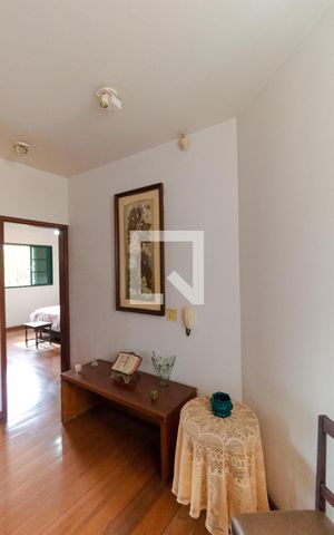 Casa à venda com 432m², 4 quartos e 4 vagas Casa à venda com 432m², 4 quartos e 4 vagasHall Íntimo