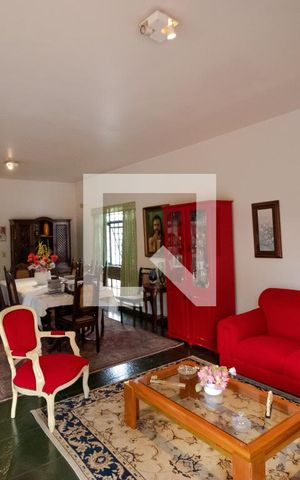 Casa à venda com 432m², 4 quartos e 4 vagas Casa à venda com 432m², 4 quartos e 4 vagasSalas
