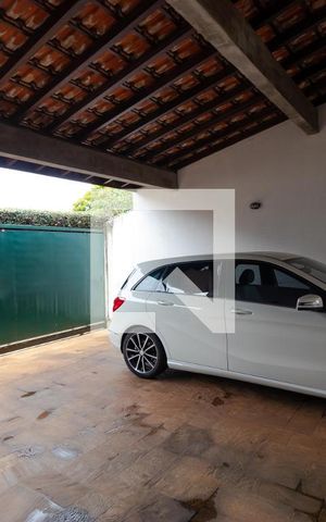 Casa à venda com 432m², 4 quartos e 4 vagas Casa à venda com 432m², 4 quartos e 4 vagasGaragem