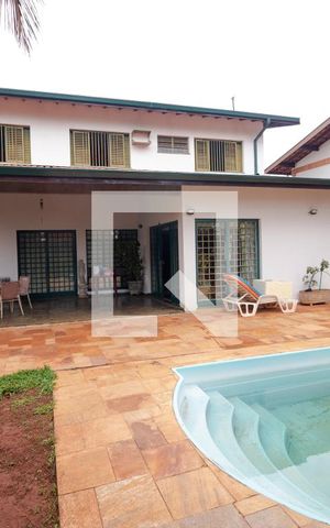 Casa à venda com 432m², 4 quartos e 4 vagas Casa à venda com 432m², 4 quartos e 4 vagasPiscina