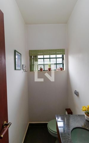 Casa à venda com 432m², 4 quartos e 4 vagas Casa à venda com 432m², 4 quartos e 4 vagasLavabo
