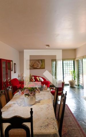 Casa à venda com 432m², 4 quartos e 4 vagas Casa à venda com 432m², 4 quartos e 4 vagasSalas