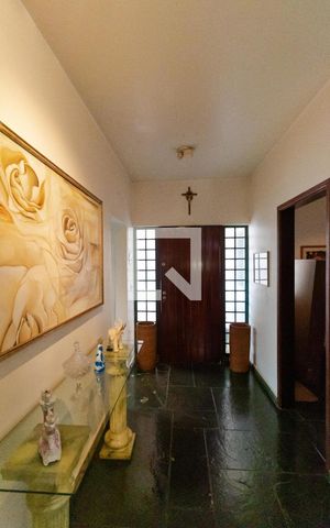 Casa à venda com 432m², 4 quartos e 4 vagas Casa à venda com 432m², 4 quartos e 4 vagasHall de Entrada