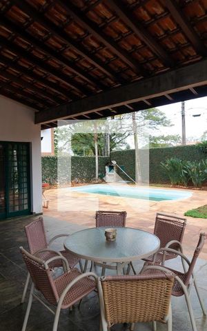 Casa à venda com 432m², 4 quartos e 4 vagas Casa à venda com 432m², 4 quartos e 4 vagasvaranda