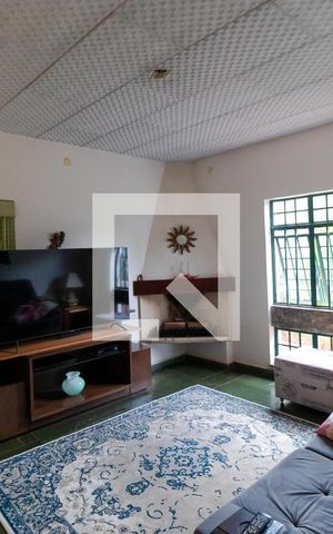 Casa à venda com 432m², 4 quartos e 4 vagas Casa à venda com 432m², 4 quartos e 4 vagasSala de TV