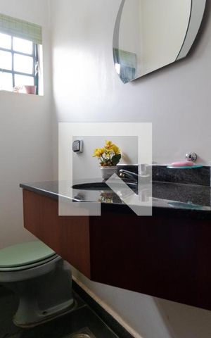 Casa à venda com 432m², 4 quartos e 4 vagas Casa à venda com 432m², 4 quartos e 4 vagasLavabo