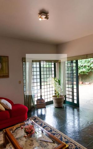 Casa à venda com 432m², 4 quartos e 4 vagas Casa à venda com 432m², 4 quartos e 4 vagasSalas