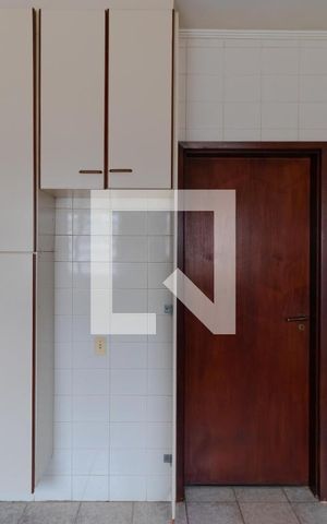 Casa à venda com 432m², 4 quartos e 4 vagas Casa à venda com 432m², 4 quartos e 4 vagasCozinha