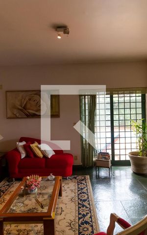 Casa à venda com 432m², 4 quartos e 4 vagas Casa à venda com 432m², 4 quartos e 4 vagasSalas