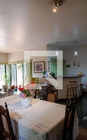 Casa à venda com 432m², 4 quartos e 4 vagas Casa à venda com 432m², 4 quartos e 4 vagasSalas