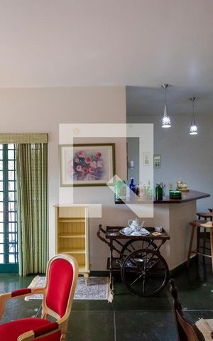 Casa à venda com 432m², 4 quartos e 4 vagas Casa à venda com 432m², 4 quartos e 4 vagasSalas