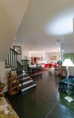 Casa à venda com 432m², 4 quartos e 4 vagas Casa à venda com 432m², 4 quartos e 4 vagasSalas