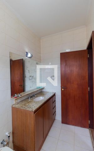 Casa à venda com 432m², 4 quartos e 4 vagas Casa à venda com 432m², 4 quartos e 4 vagasBanheiro da Suíte 01