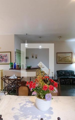 Casa à venda com 432m², 4 quartos e 4 vagas Casa à venda com 432m², 4 quartos e 4 vagasSalas