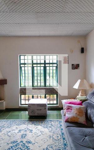 Casa à venda com 432m², 4 quartos e 4 vagas Casa à venda com 432m², 4 quartos e 4 vagasSala de TV