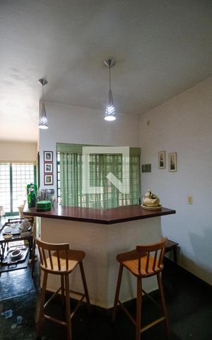 Casa à venda com 432m², 4 quartos e 4 vagas Casa à venda com 432m², 4 quartos e 4 vagasSalas