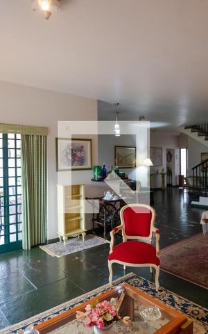 Casa à venda com 432m², 4 quartos e 4 vagas Casa à venda com 432m², 4 quartos e 4 vagasSalas