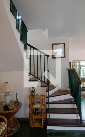 Casa à venda com 432m², 4 quartos e 4 vagas Casa à venda com 432m², 4 quartos e 4 vagasSalas